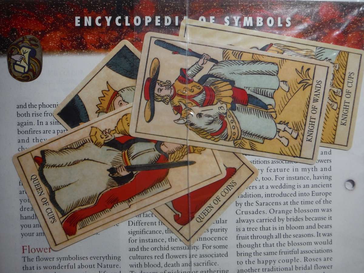 Learn & Understand Astrology : Issues 1-17 and Issues 31-34 with Binder