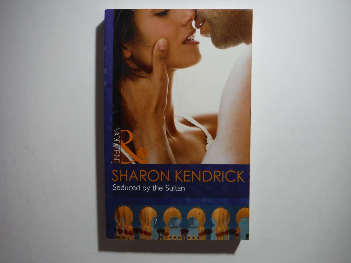 Mills & Boon : Seduced by the Sultan - Paperback - Sharon Kendrick