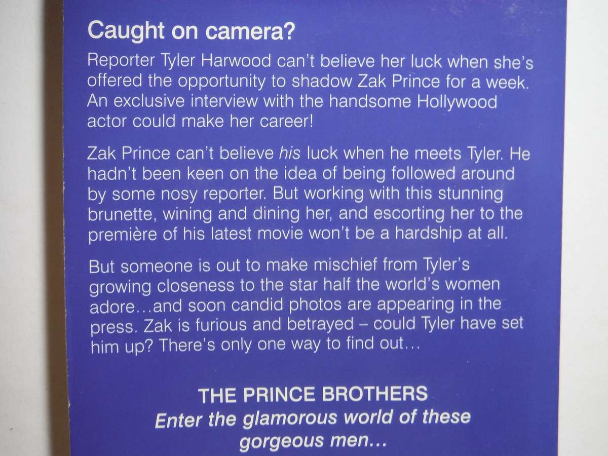 Mills & Boon : Prince's Pleasure - Paperback - Carole Mortimer