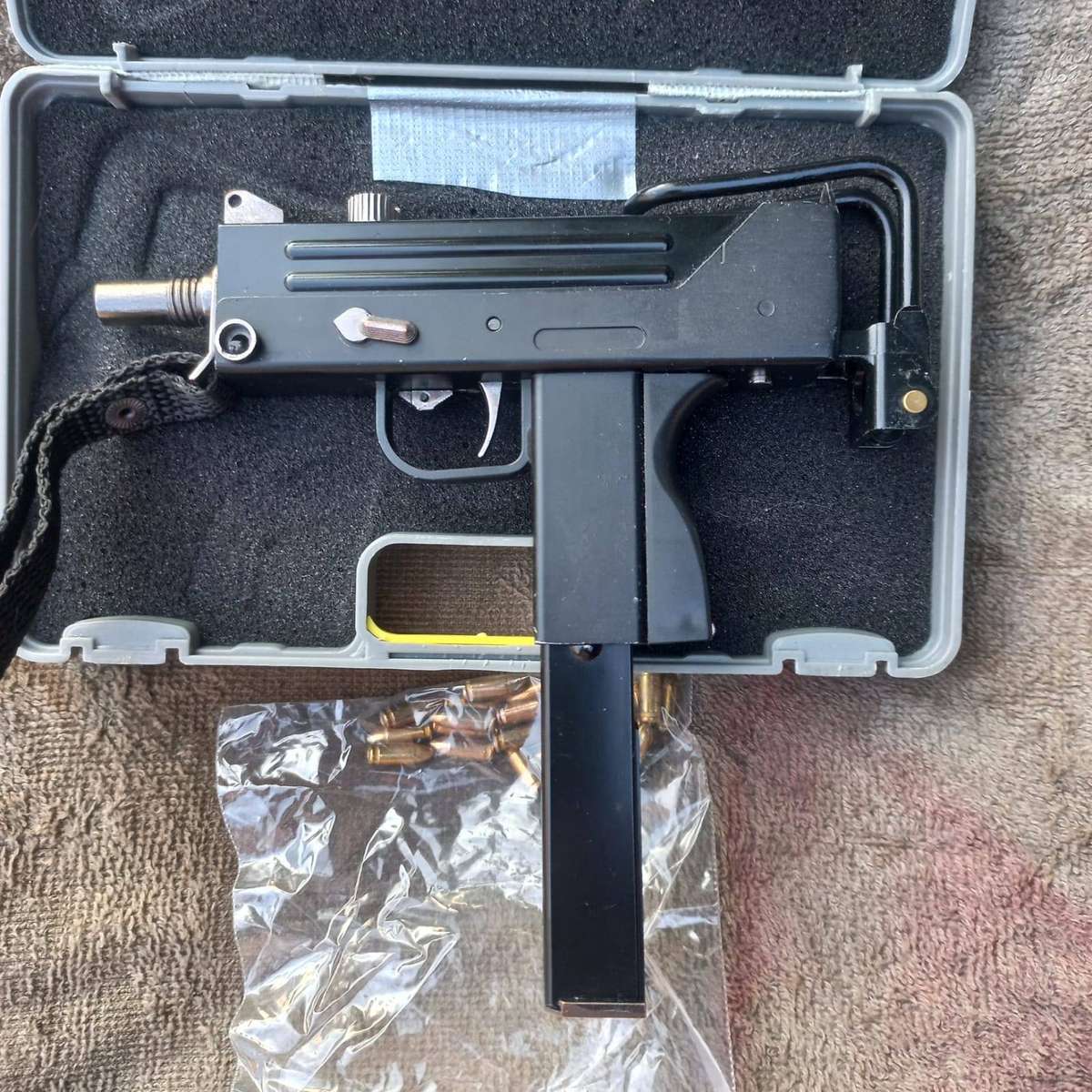 Miniature MAC 10 Uzi