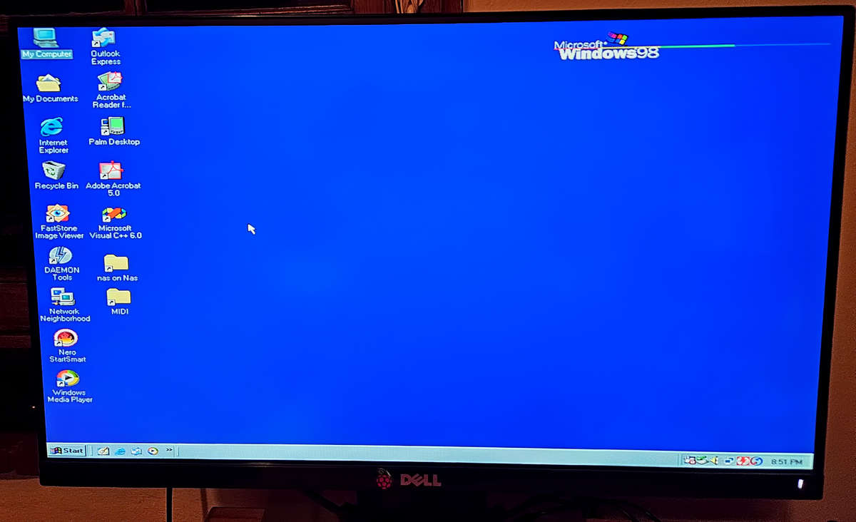 Vintage Pentium 4 Windows 98 PC (2004) With many extras.