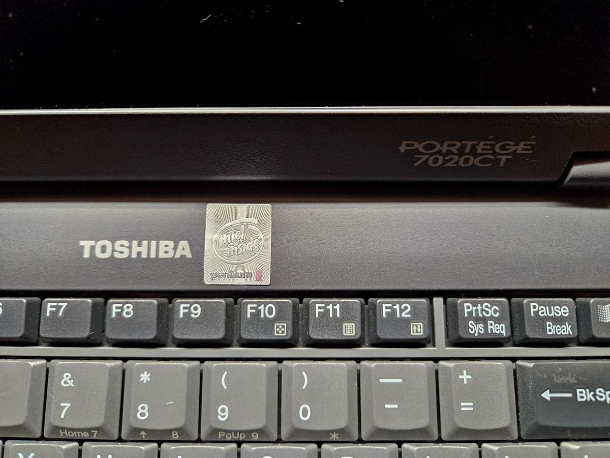 Vintage Pentium II Windows 98 latop. Toshiba Portege 7020CT