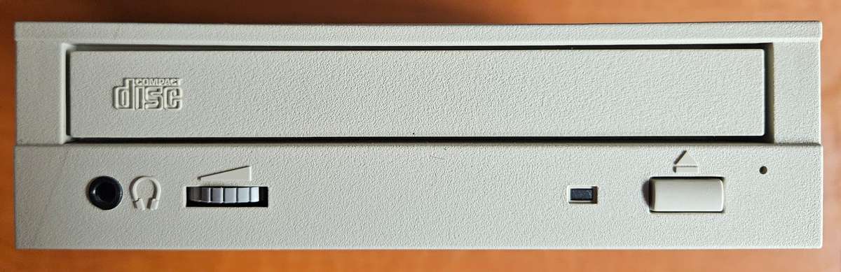 Vintage SCSII CD-ROM - Toshiba XM-5301B - 4 speed (1995)