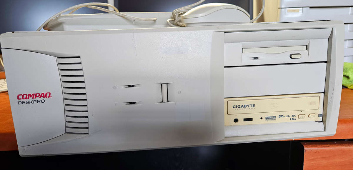 Compaq Deskpro EN  (1999)