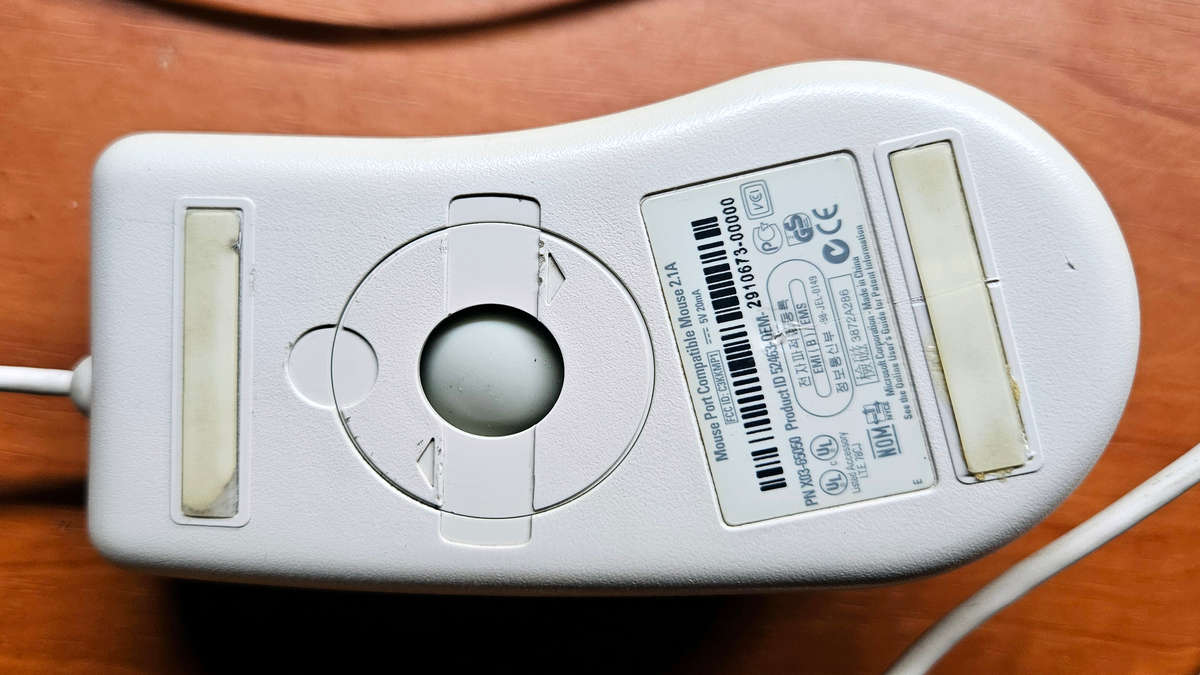 Microsoft 2.1A PS/2 ball mouse