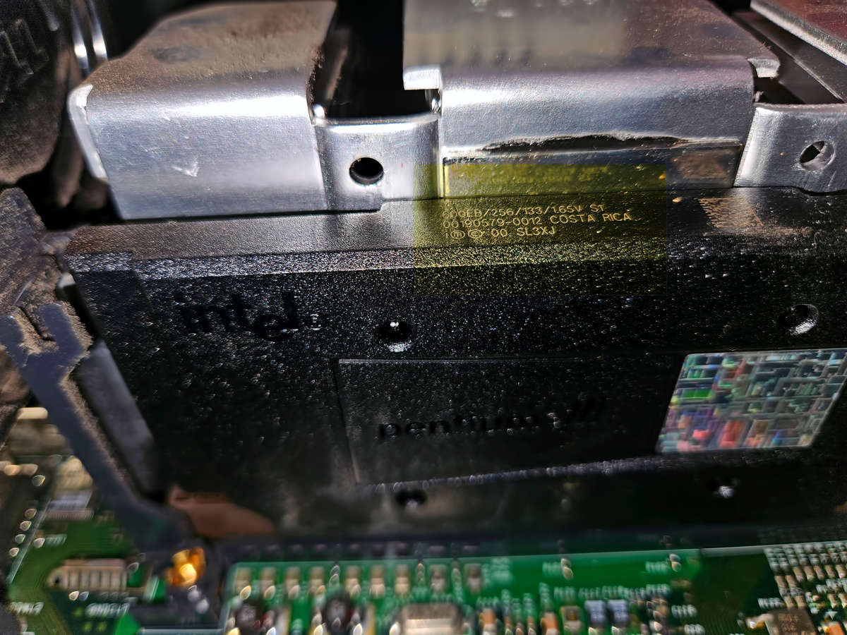 Dell Pentium III Desktop PC (2000) with many extras.