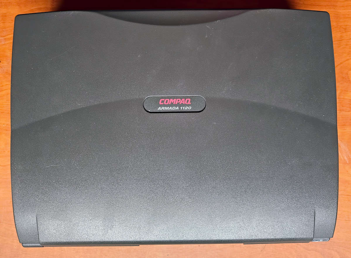 Compaq Armarda 1120 Pentium1 Notebook (1996)