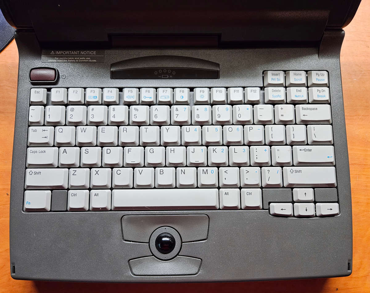 Compaq Armarda 1120 Pentium1 Notebook (1996)