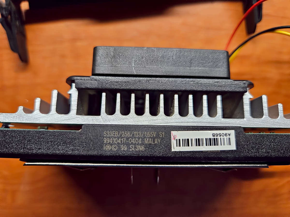 Intel Slot 1 Pentium III 533Mhz  CPU (1999)