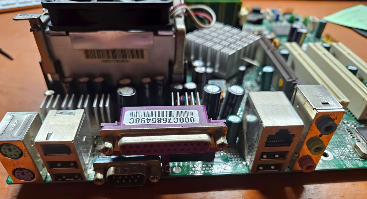 Pentium 4 Mother Board- 1Gb RAM & I/O shield