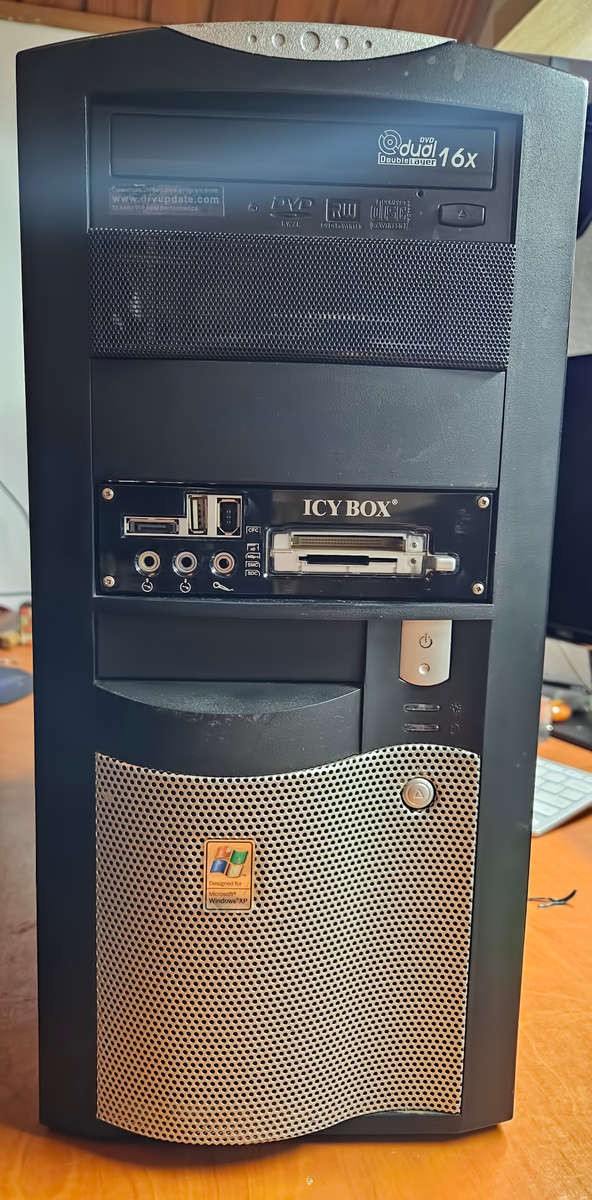 XP Gaming PC with extras