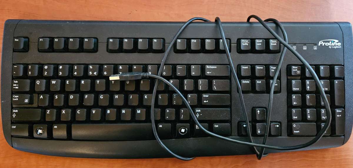 Dell Optiplex 745 - Windows 10- 4Gb RAM - 250Gb HDD- Radeon 7470, KB & Mouse