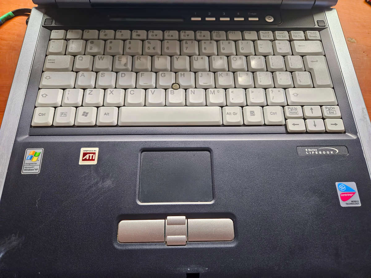 Fujitsu Siemens Lifebook E8020  Windows XP Laptop - ATi graphics (2005)