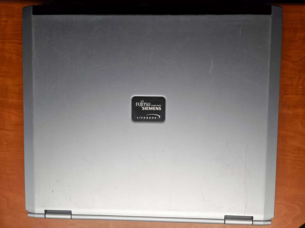 Fujitsu Siemens Lifebook E8020  Windows XP Laptop - ATi graphics (2005)