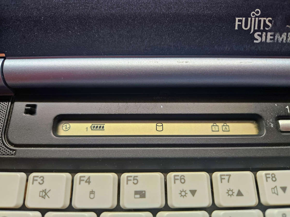 Fujitsu Siemens Lifebook E8020  Windows XP Laptop - ATi graphics (2005)
