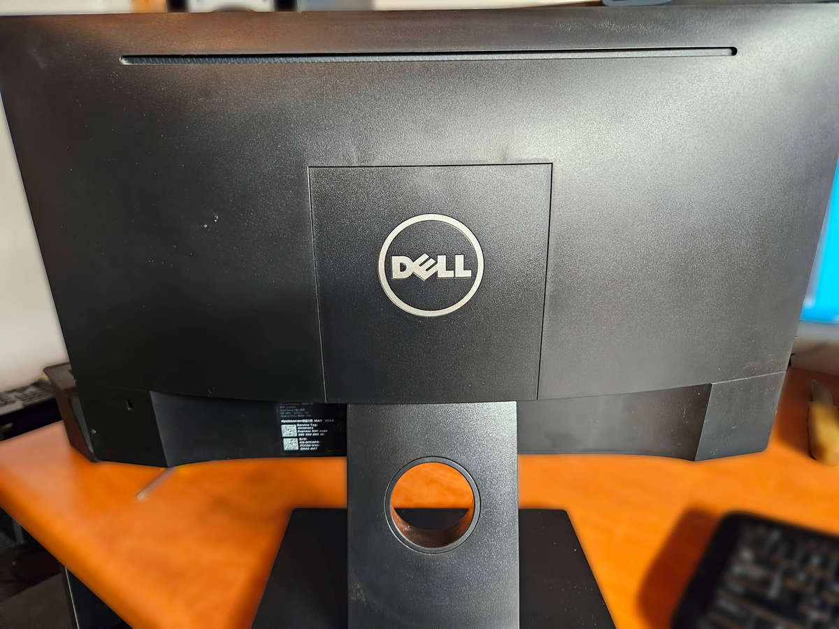 HP Elite Desk 705 G3 SFF - Dell Monitor - 8Gb RAM - 500Gb HDD - KB & Mouse