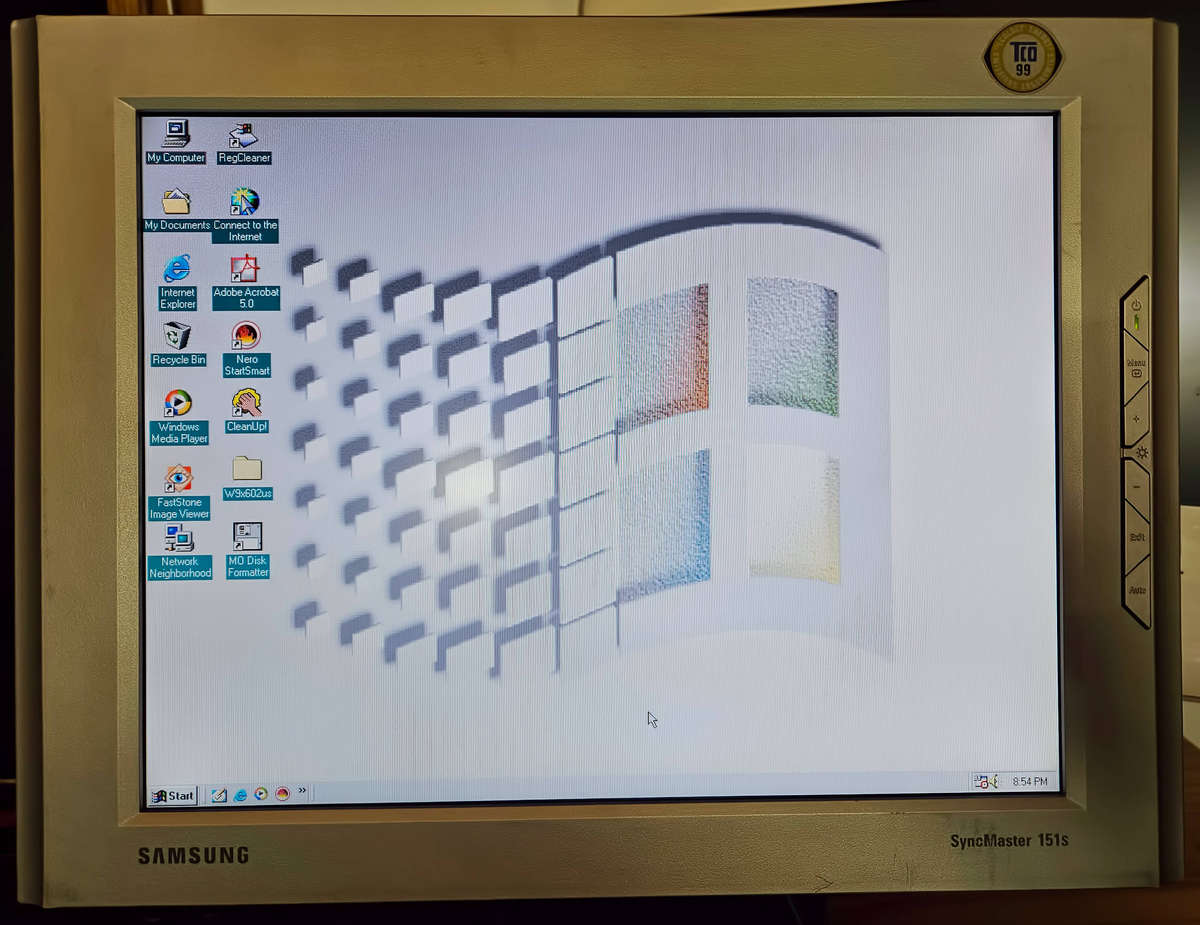 Samsung Syncmaster 151s 15" LCD monitor (2002)