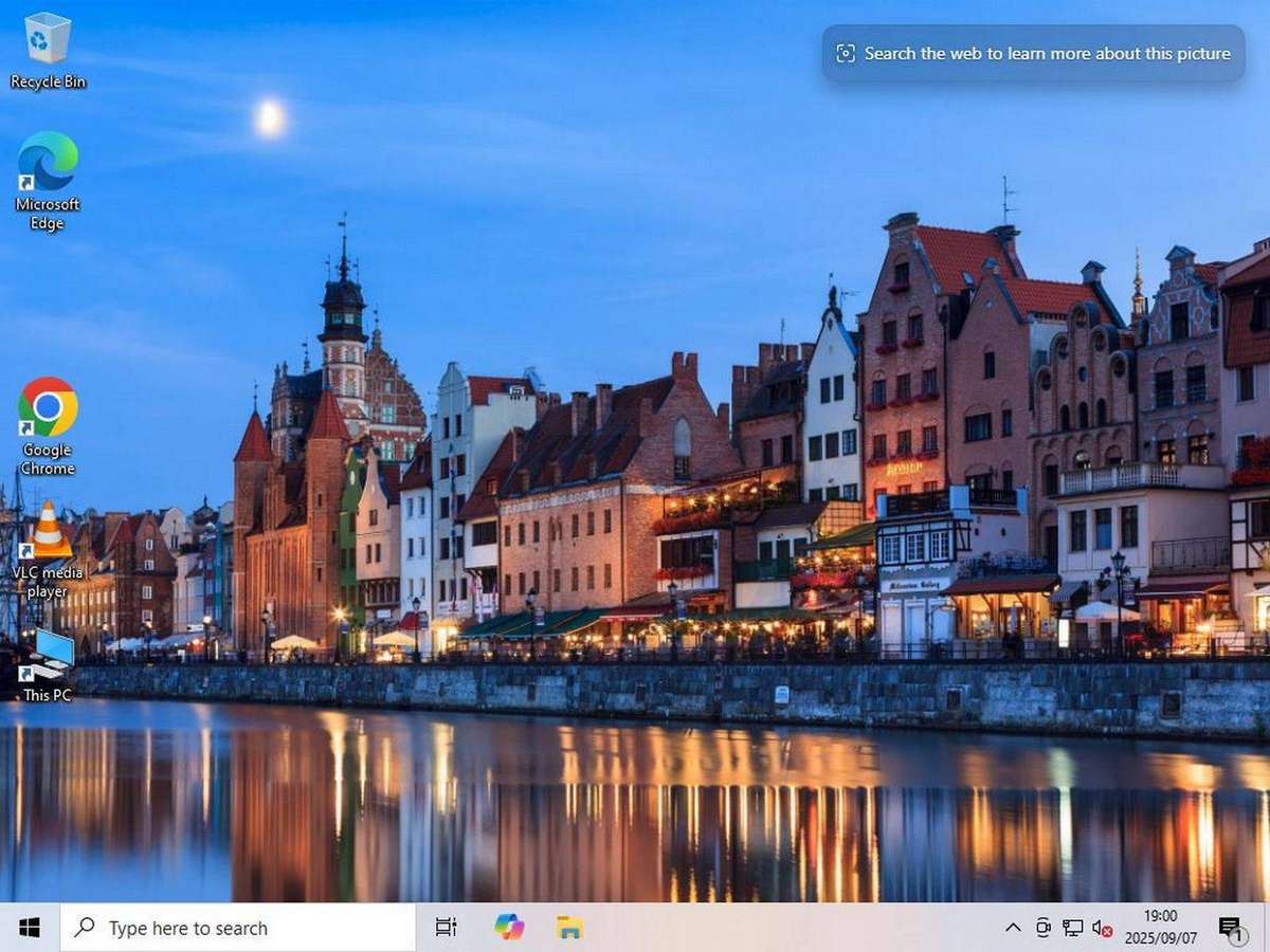 Fujitsu MI4W  i5 Desktop PC  8Gb  1Tb  Ati Graphics  Win10