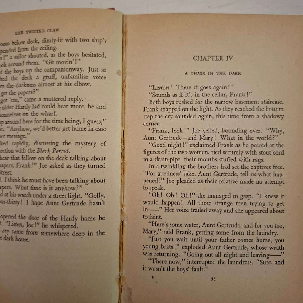 The Hardy Boys: The Twisted Claw (Franklin W. Dixon)