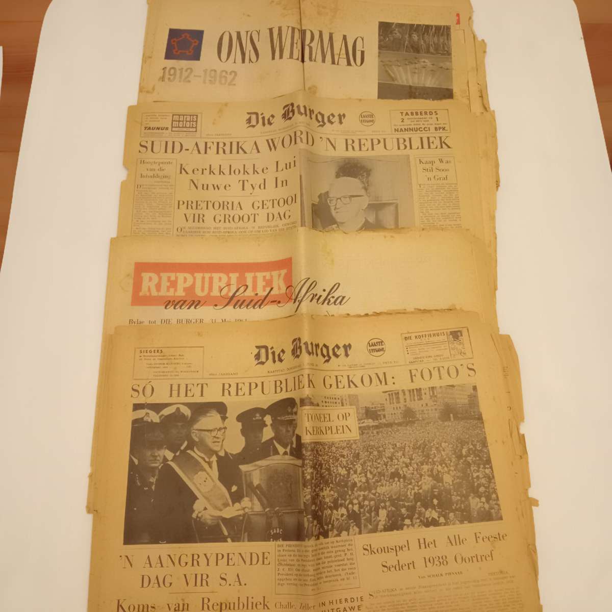 CLEARANCE! 4 X 1960's Die Burger Newspapers