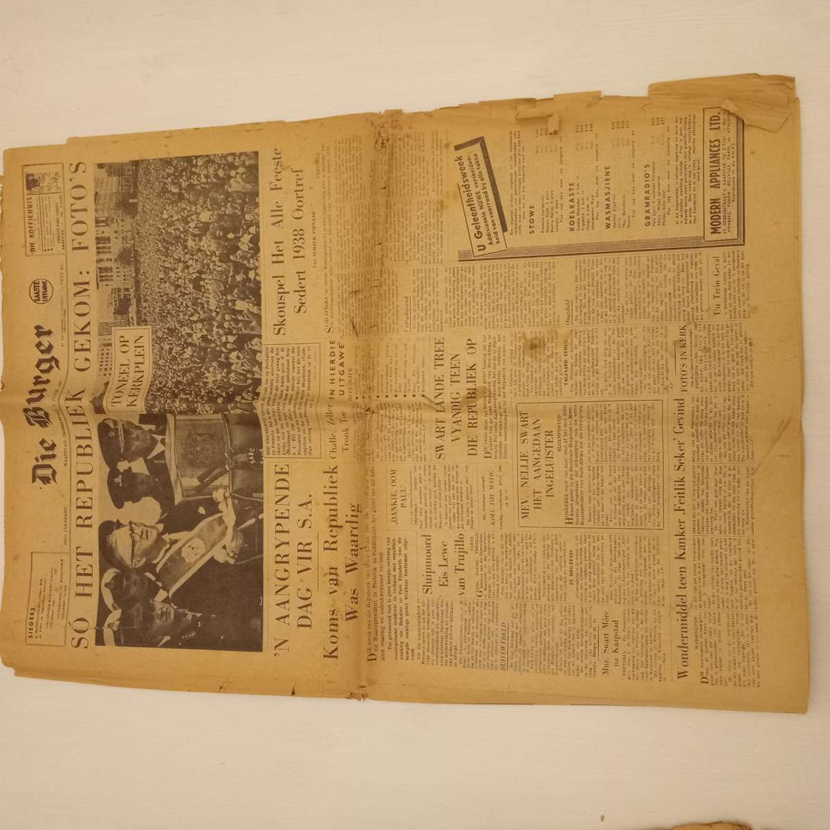 CLEARANCE! 4 X 1960's Die Burger Newspapers