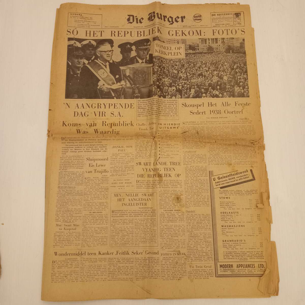 CLEARANCE! 4 X 1960's Die Burger Newspapers