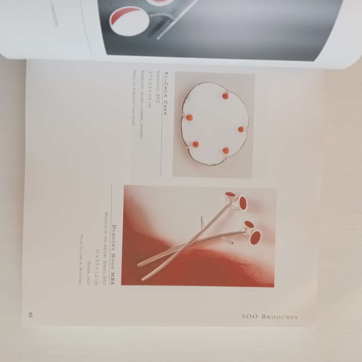 500 Brooches: Inspiring Adornments for the Body [A Lark Jewelry Book]