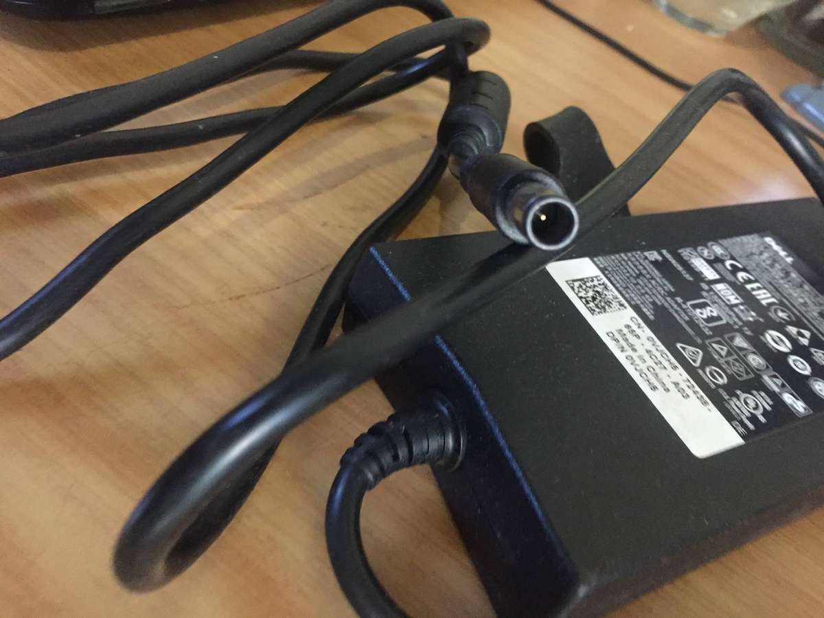 Original Dell Laptop Slim AC Adapter 130W 19.5V 6.7A Charger.
