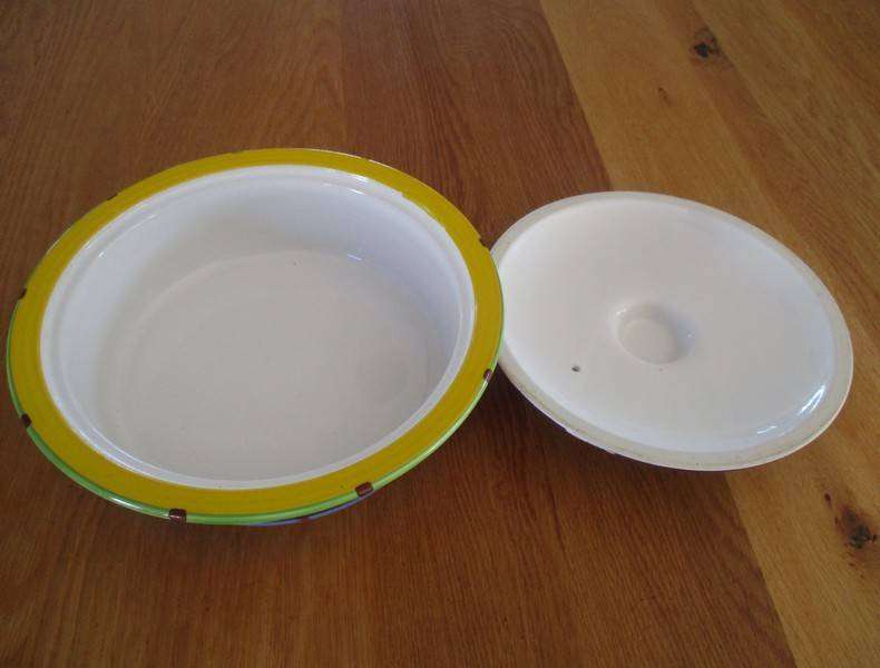 Lidded bowl by internationally renowned ceramicist Clementina van der Walt