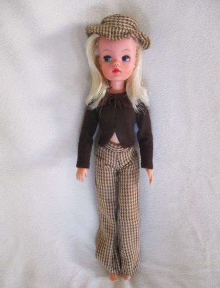 A vintage 1975/76 Sindy doll in cute vintage original? outfit