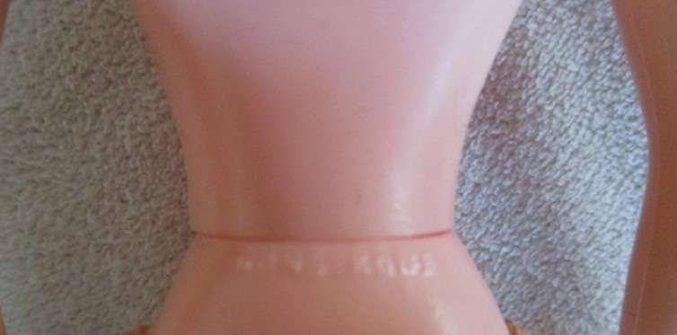 A vintage 1975/76 Sindy doll in cute vintage original? outfit