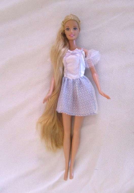 A Mattel Barbie with gorgeous EXTRA long - knees bend - great condition
