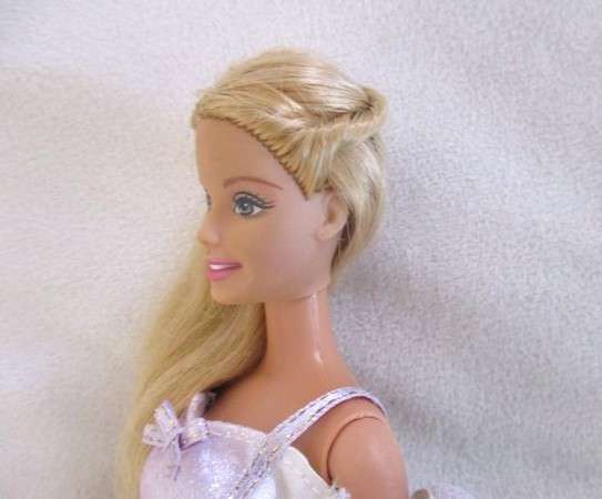 A Mattel Barbie with gorgeous EXTRA long - knees bend - great condition