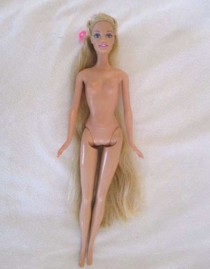 A Mattel Barbie with gorgeous EXTRA long - knees bend - great condition