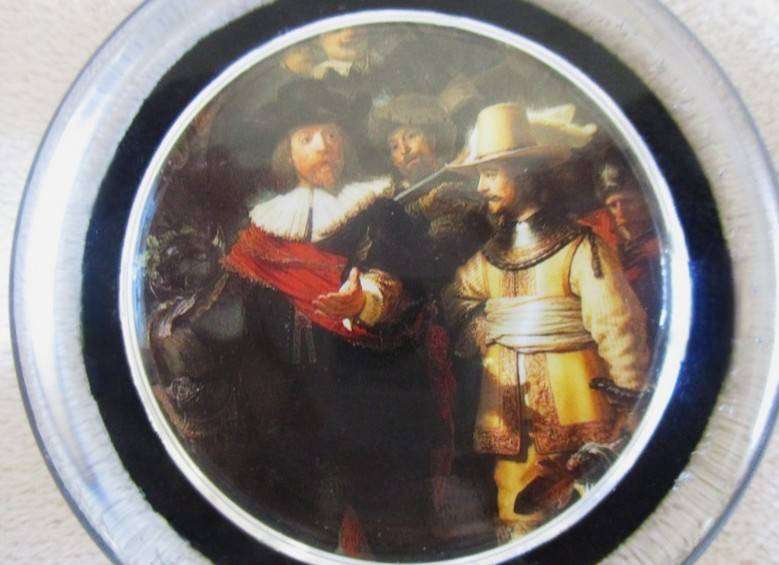 Collectable Rijksmuseum, Amsterdam small glass paperweight - Rembrandt - De Nachtwacht