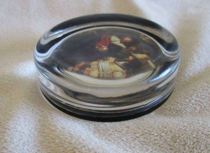 Collectable Rijksmuseum, Amsterdam small glass paperweight - Rembrandt - De Nachtwacht