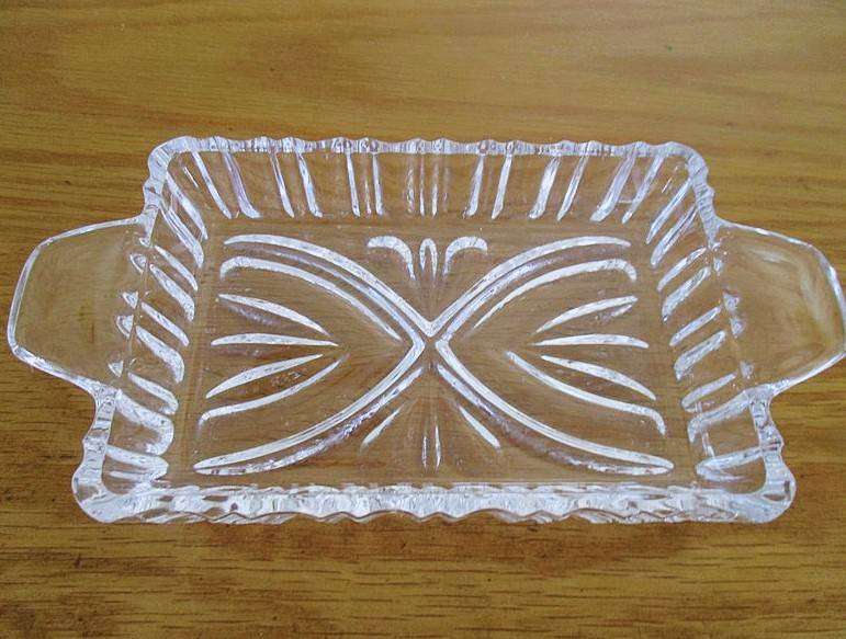 A lead crystal pin dish