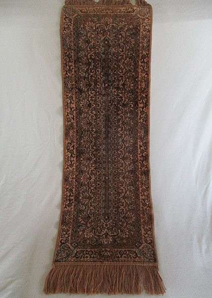 Long Persian-style silky runner