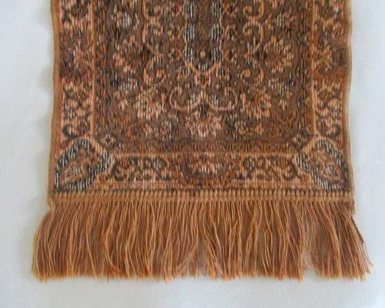 Long Persian-style silky runner