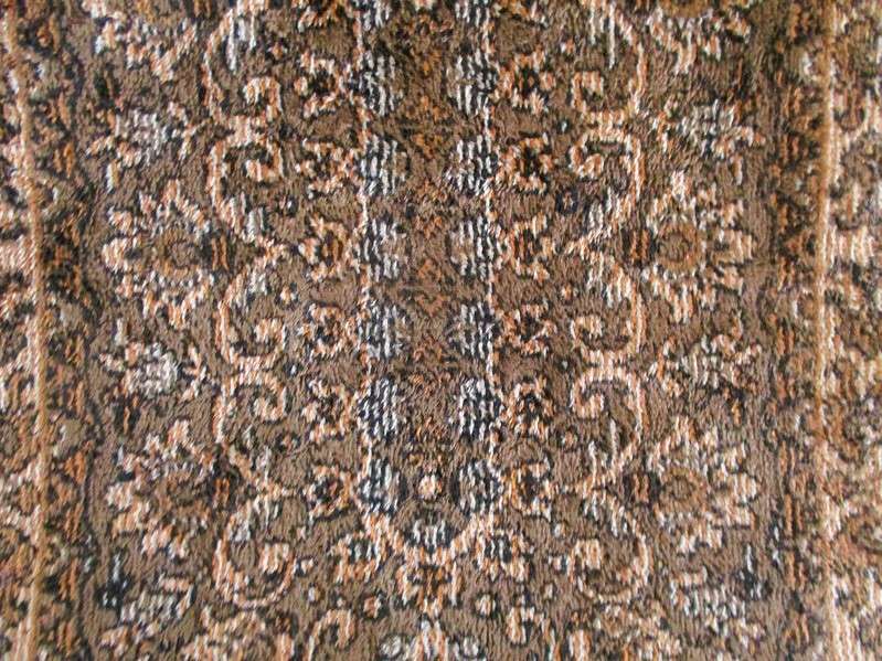 Long Persian-style silky runner