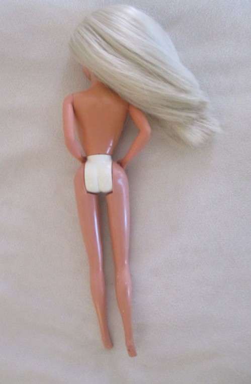 For Annalie only - Beautiful vintage Mattel Barbie in striking evening dress - knees bend