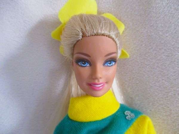 Relisted - An articulated Mattel Barbie doll with very long hair in cute Barbie? tracksuit