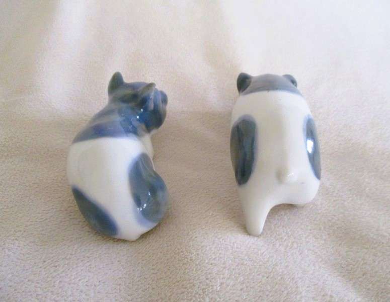 Two small collectable Otagiri OMC, Japan porcelain pigs