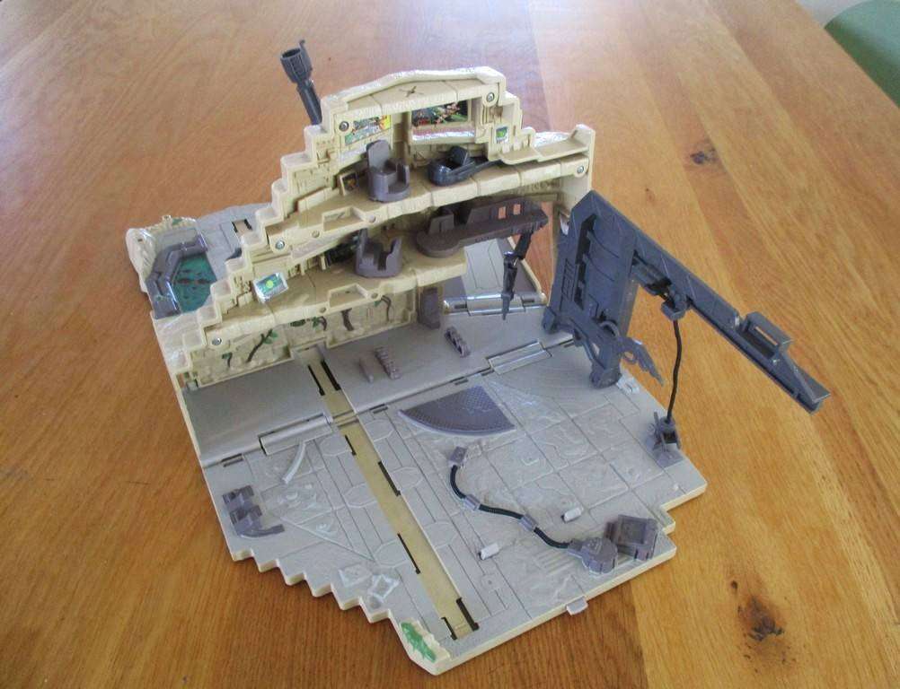 1997 L.F.L./G.T.I. Star Wars Action Fleet base