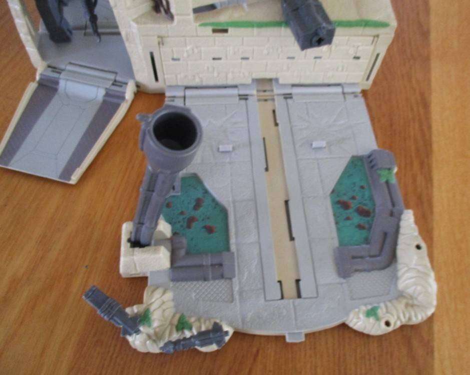 1997 L.F.L./G.T.I. Star Wars Action Fleet base