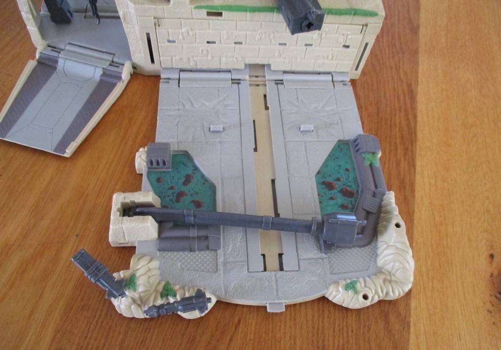 1997 L.F.L./G.T.I. Star Wars Action Fleet base