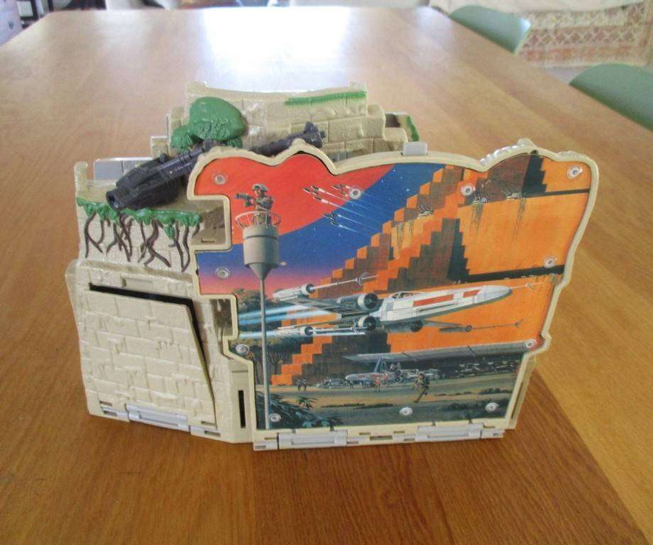 1997 L.F.L./G.T.I. Star Wars Action Fleet base