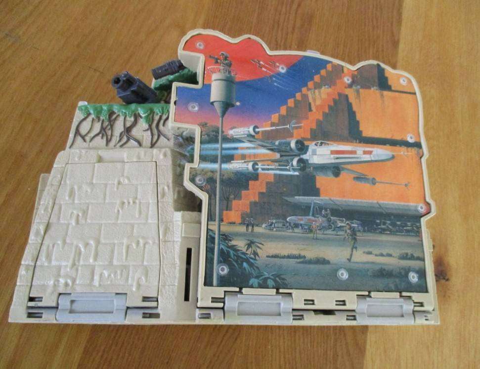 1997 L.F.L./G.T.I. Star Wars Action Fleet base
