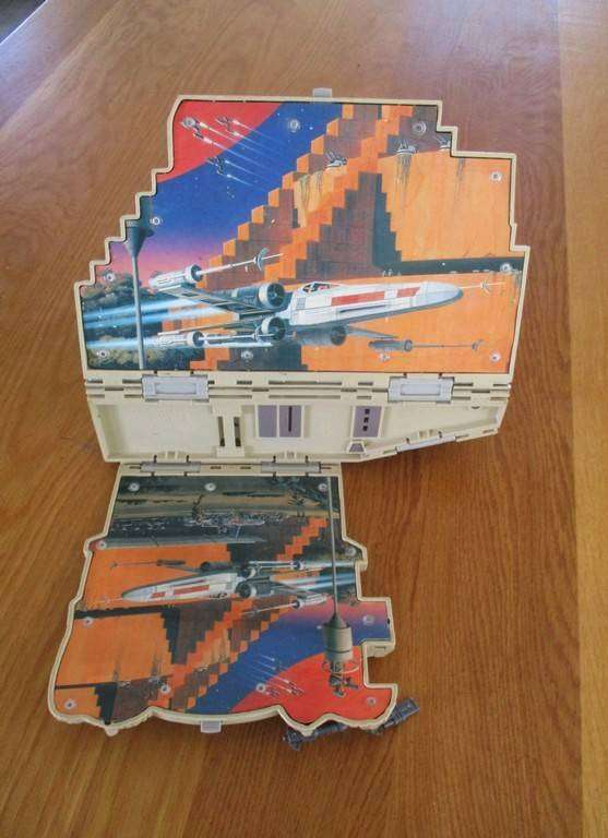 1997 L.F.L./G.T.I. Star Wars Action Fleet base