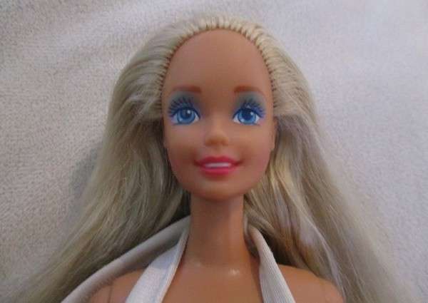 Vintage Mattel Barbie in cute outfit - knees bend